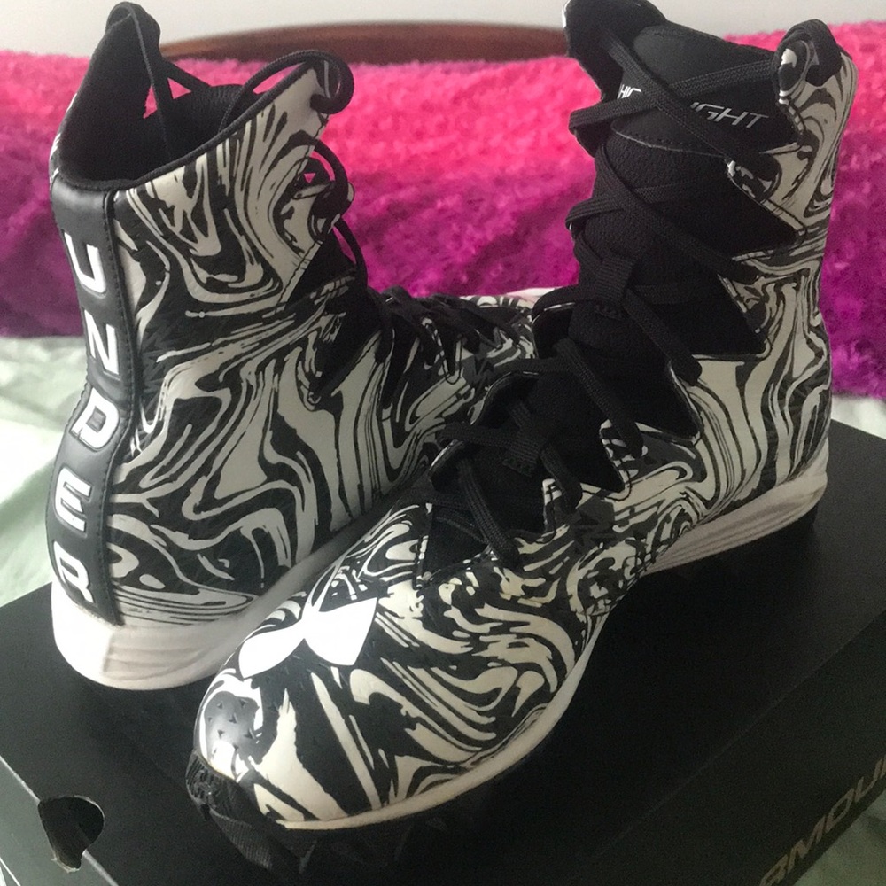 Men's football cleats